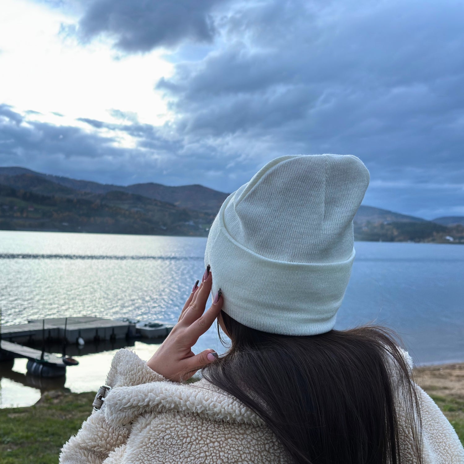 Ecru Zimowa Czapka z Satynową Podszewką - Koniec z Puszącymi Włosami